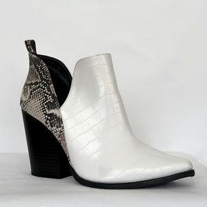 Qupid | Black and White Snakeskin Booties | Size: 9